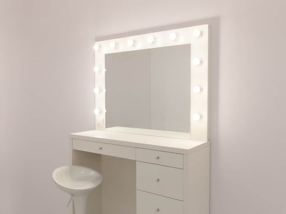 What is the Best Lighting for a Vanity Mirror?