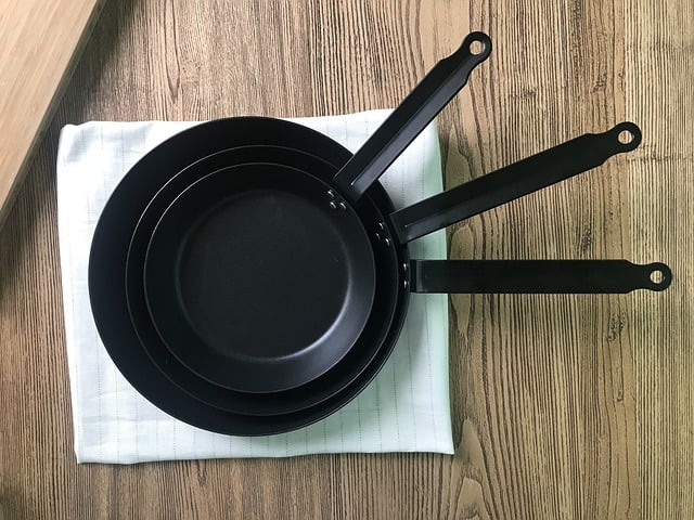 Is it safe to use scratched Calphalon pan