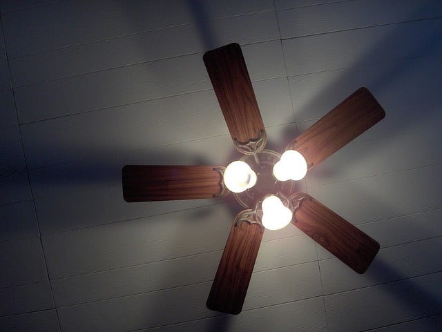 Can a ceiling fan make a room warmer