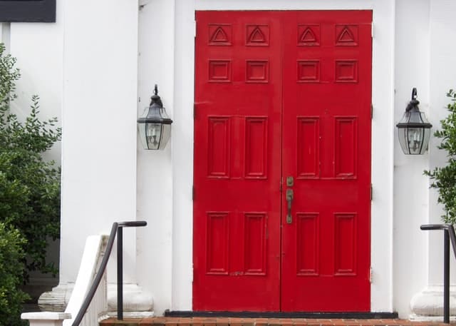 What do colors of front doors mean