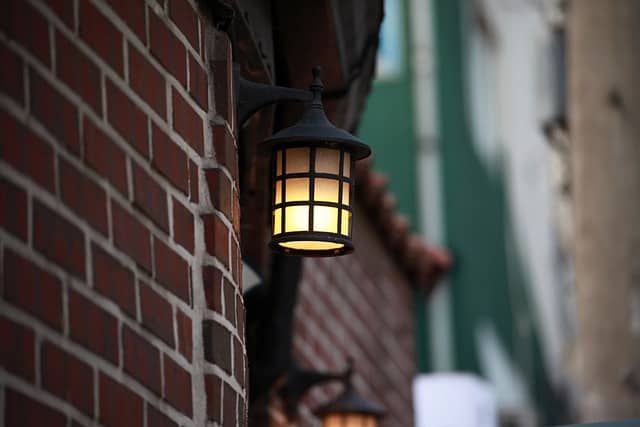 What is a fully shielded light fixture